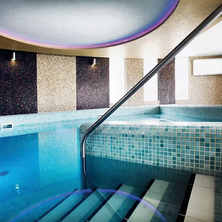 Europa Fit 4*