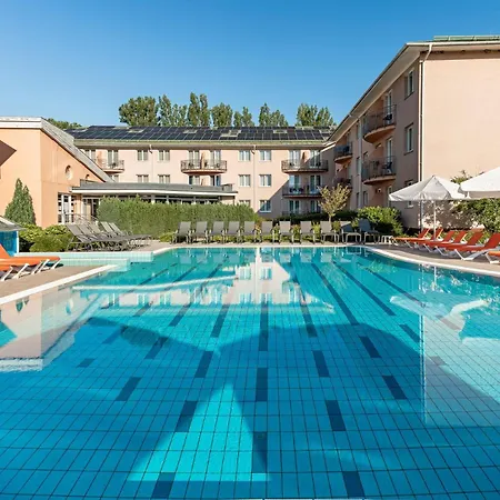 Europa Fit 4*